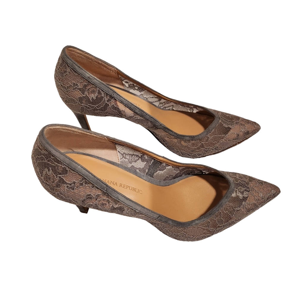 Banana Republic Taupe Lace Pointed-Toe Kitten Heels